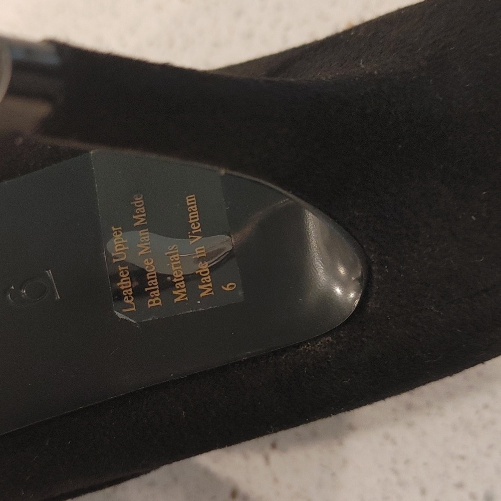 New Audrey Brooke leather heels. Size 6.0 - Picture 5 of 9